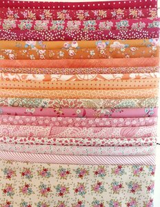 Fabric package red-pink-orange 20 x 25x25cm