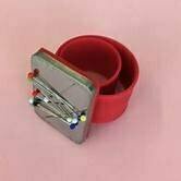 Magnetic pincushion bracelet