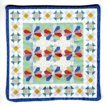 Miniature Quilt Dresden plates