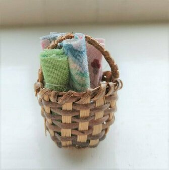 Miniature basket with rolls of fabric size 3x3 cm