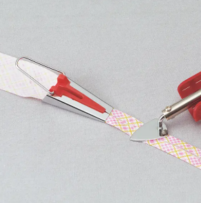 464/18 Clover Bias Tapemaker 18 mm 