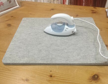 Quadratische B&uuml;gelmatte aus Wolle