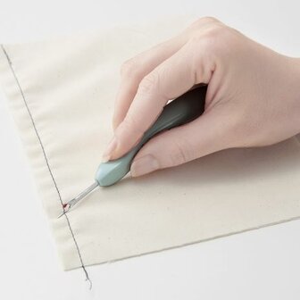 tornmes Grip Fit Seam Ripper 