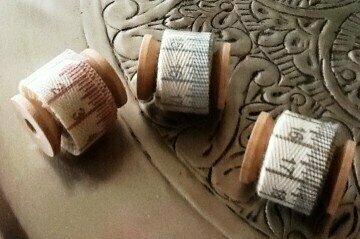 Wooden bobbin with 1 m centimeter tape