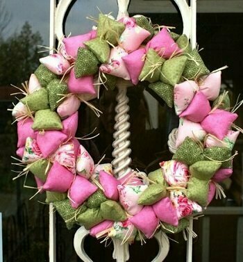 Bow Wreath Tulip Pink Red