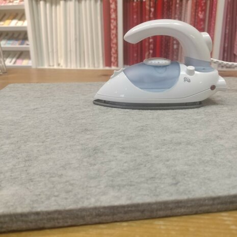 Quadratische B&uuml;gelmatte aus Wolle